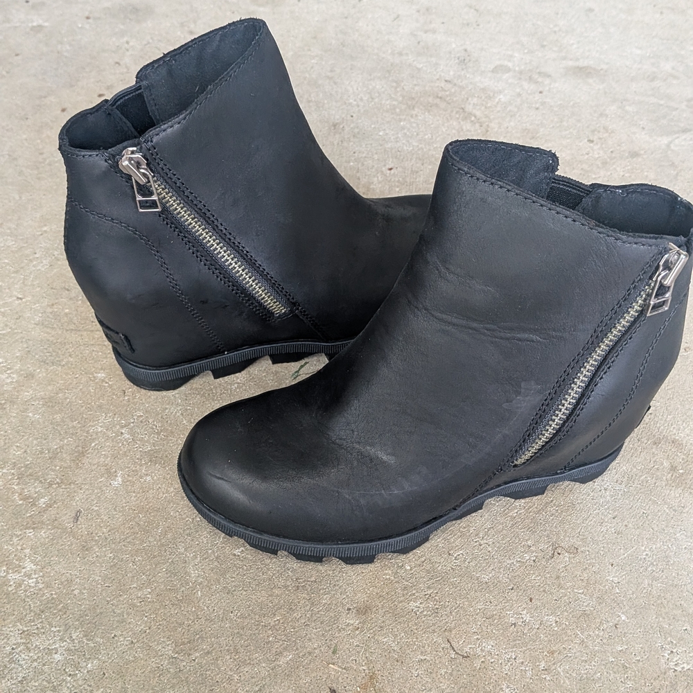 Sorel Black Ankle Booties with Side Zipper